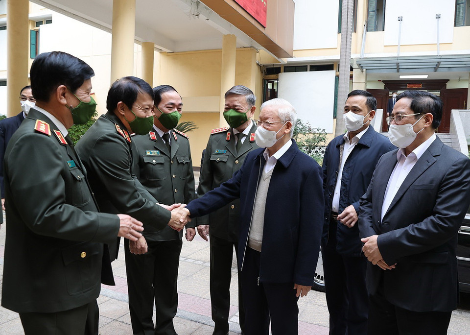  Tổng Bí thư Nguyễn Phú Trọng, Thủ tướng Phạm Minh Chính cùng các lãnh đạo Đảng ủy Công an Trung ương và Bộ Công an tham dự Hội nghị Đảng ủy Công an Trung ương. (Ảnh: Trí Dũng/TTXVN)