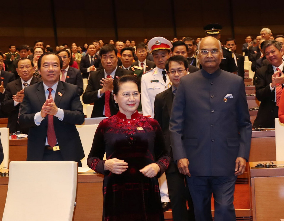 Chủ tịch Quốc hội Nguyễn Thị Kim Ngân cùng Tổng thống Ấn Độ Ram Nath Kovind tới dự phiên họp sáng 20/11 của Kỳ họp thứ sáu, Quốc hội khóa XIV. (Ảnh: Trọng Đức/TTXVN)
