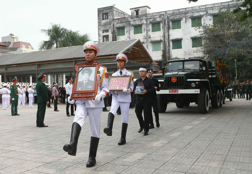 Lễ truy điệu và đưa tang đồng chí Trung tướng Đồng Sỹ Nguyên về nơi an nghỉ cuối cùng. (Ảnh: Doãn Tấn/TTXVN)