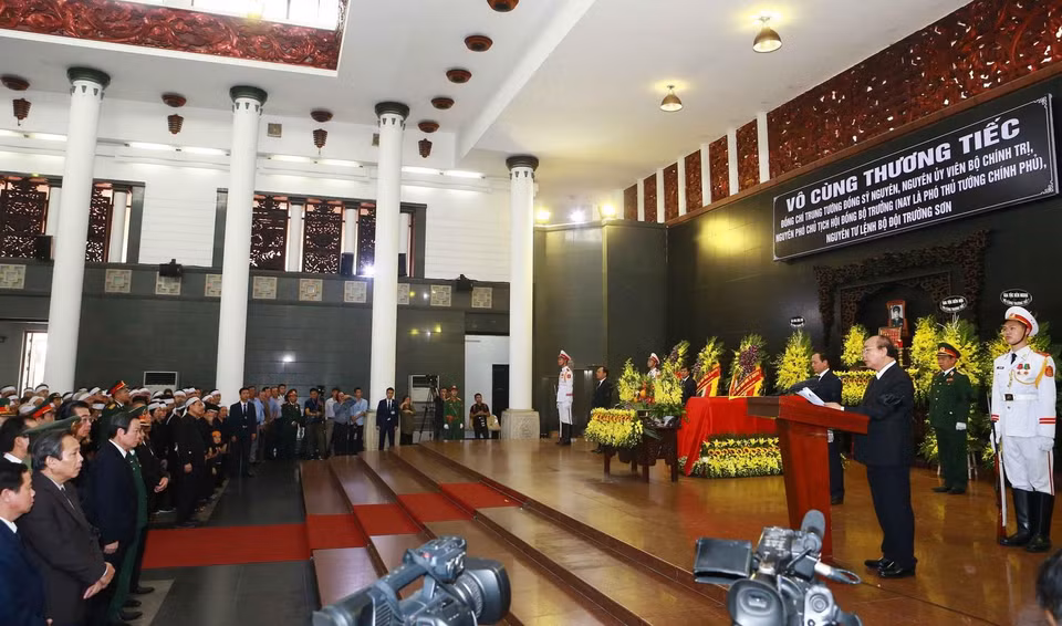 Quang cảnh Lễ truy điệu và đưa tang đồng chí Trung tướng Đồng Sỹ Nguyên. (Ảnh: Doãn Tấn/TTXVN)