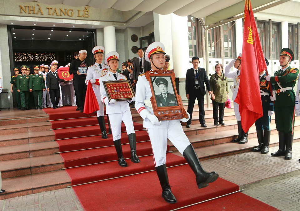 Lễ truy điệu và đưa tang đồng chí Trung tướng Đồng Sỹ Nguyên. (Ảnh: Doãn Tấn/TTXVN)