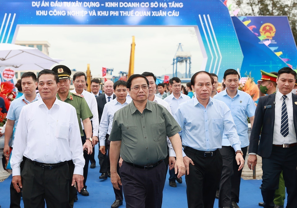 Thủ tướng Phạm Minh Chính đến dự Lễ khởi công dự án đầu tư xây dựng-kinh doanh cơ sở hạ tầng Khu Công nghiệp và Khu Phí thuế quan Xuân Cầu. (Ảnh: Dương Giang/TTXVN)