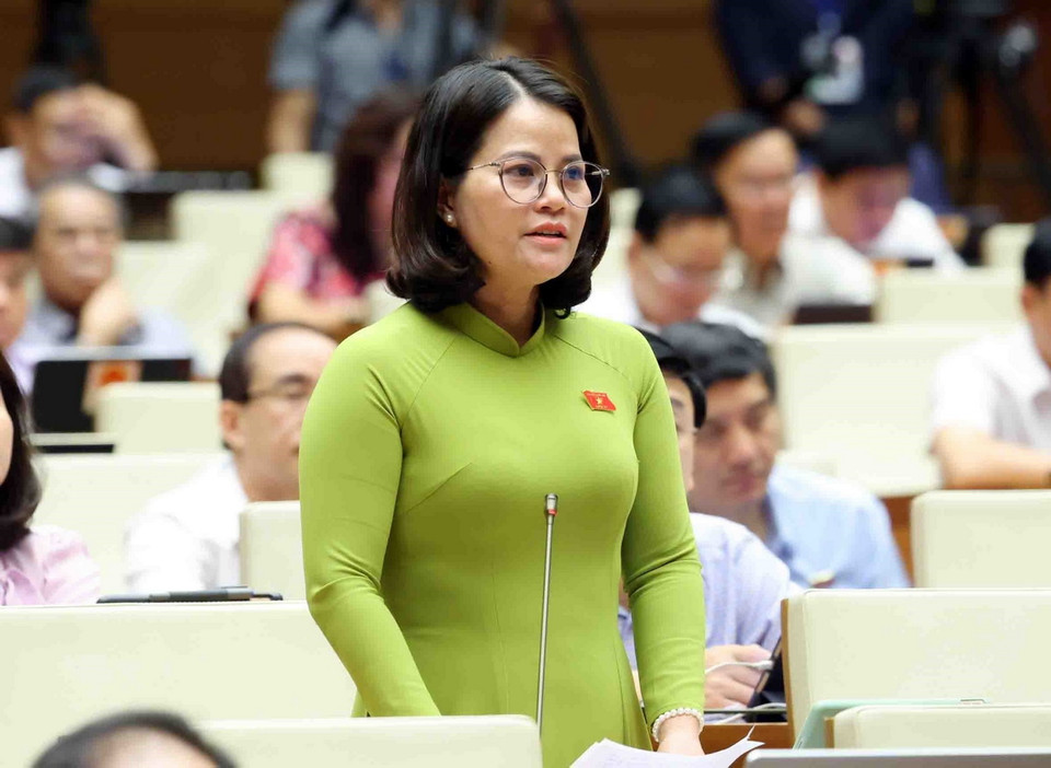 Đại biểu Quốc hội tỉnh Bình Dương Nguyễn Hoàng Bảo Trân phát biểu. (Ảnh: Phạm Kiên/TTXVN)