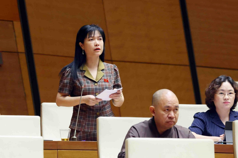 Đại biểu Quốc hội tỉnh Điện Biên Tạ Thị Yên phát biểu. (Ảnh: Phạm Kiên/TTXVN)