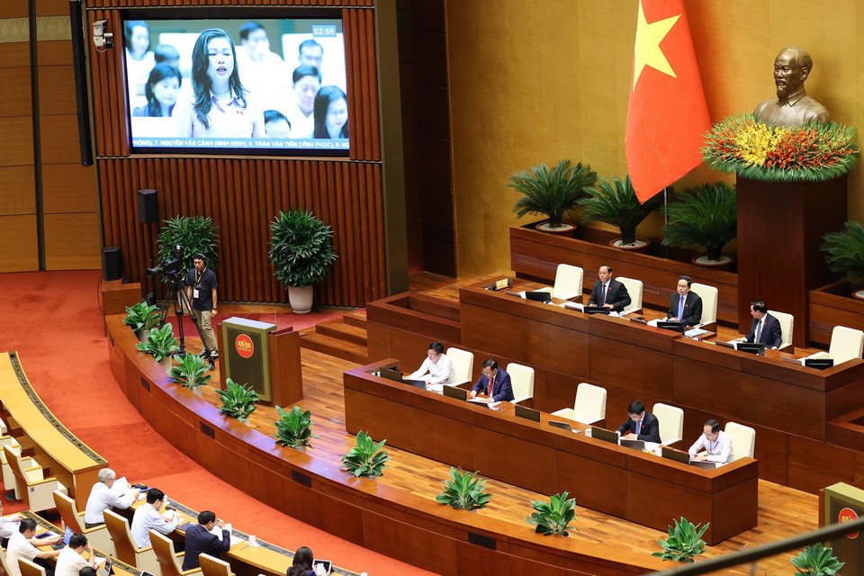 Đoàn Chủ tịch điều hành phiên họp. (Ảnh: Văn Điệp/TTXVN)