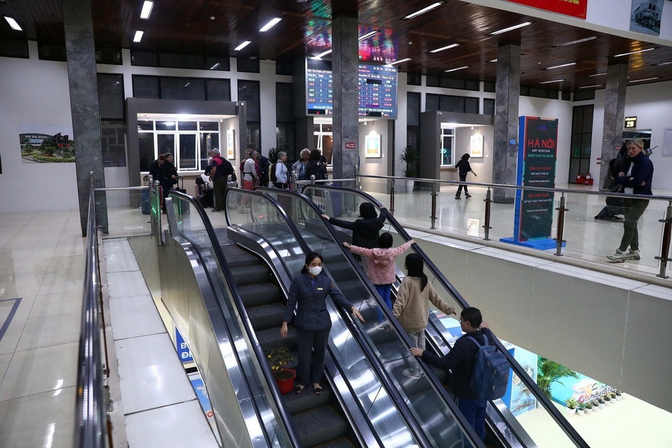 Trong ngày 7/2/2024 (28 Tết), tại ga Hà Nội đã có đến 14 chuyến tàu xuất phát đi các tỉnh phía Nam. (Ảnh: Huy Hùng/TTXVN)