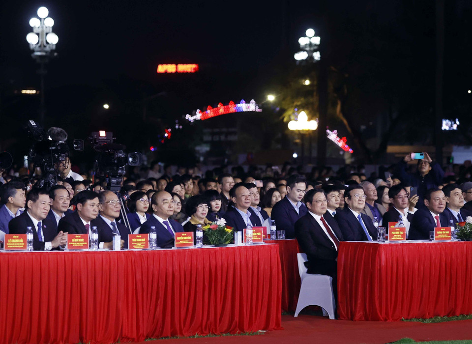 Lễ vinh danh và kỷ niệm 250 năm năm sinh (1772-2022), 200 năm năm mất (1822-2022) của Nữ sỹ Hồ Xuân Hương được tổ chức tại Quảng trường Hồ Chí Minh, thành phố Vinh, tỉnh Nghệ An. (Ảnh: Thống Nhất/TTXVN)