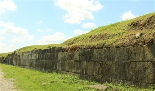 Một đoạn tường Thành nhà Hồ. (Ảnh: Tiến Dũng/TTXVN)