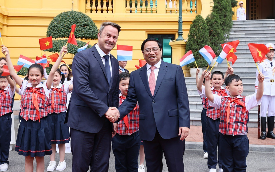 Thủ tướng Phạm Minh Chính đón Thủ tướng Đại Công quốc Luxembourg Xavier Bettel thăm chính thức Việt Nam. (Ảnh: Dương Giang/TTXVN)