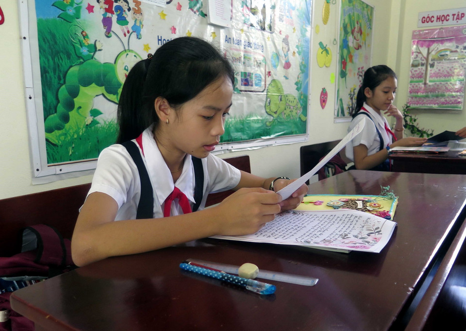  Học sinh Trường tiểu học đảo Sinh Tồn. (Ảnh: Quân Trang/TTXVN)