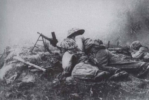 Bộ đội đánh phá cứ điểm đồi C3 của Tập đoàn cứ điểm Điện Biên Phủ. (Ảnh: Tư liệu/TTXVN phát)