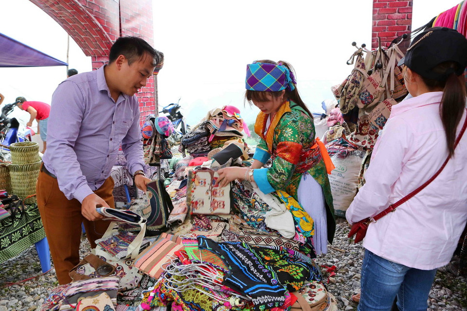  Các gian hàng tại Chợ tình Khau Vai. (Ảnh: Thành Đạt/TTXVN)