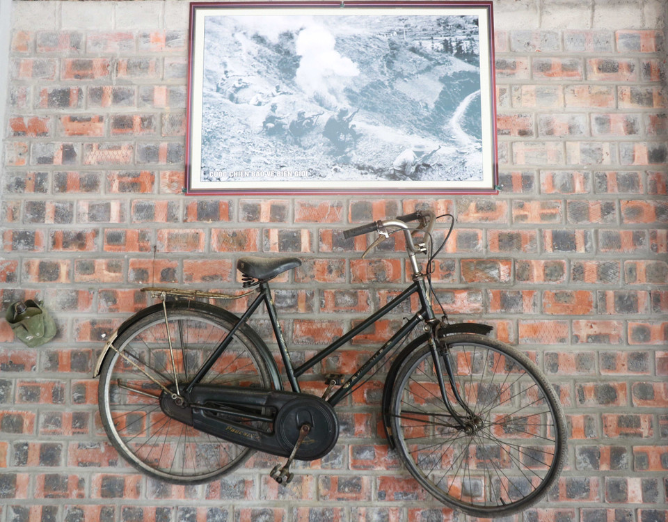 Kỷ vật được trưng bày trong "Nhà bom” lưu giữ kỷ vật chiến tranh ở xã Linh Trường, huyện Gio Linh, tỉnh Quảng Trị. (Ảnh: Nguyên Lý/TTXVN)