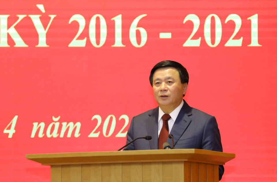 Ủy viên Bộ Chính, Chủ tịch Hội đồng Lý luận Trung ương Nguyễn Xuân Thắng phát biểu bế mạc. (Ảnh: Văn Điệp/TTXVN)