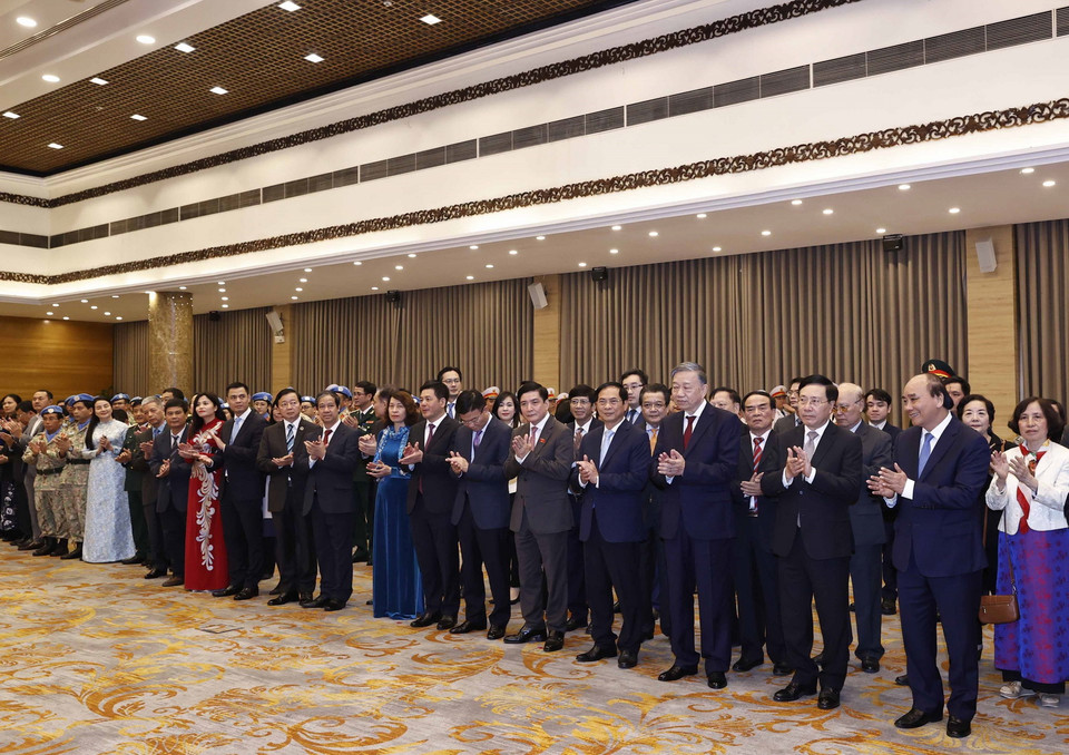 Chủ tịch nước Nguyễn Xuân Phúc, các đồng chí lãnh đạo Đảng, Nhà nước, bộ, ngành dự lễ kỷ niệm. (Ảnh: TTXVN)