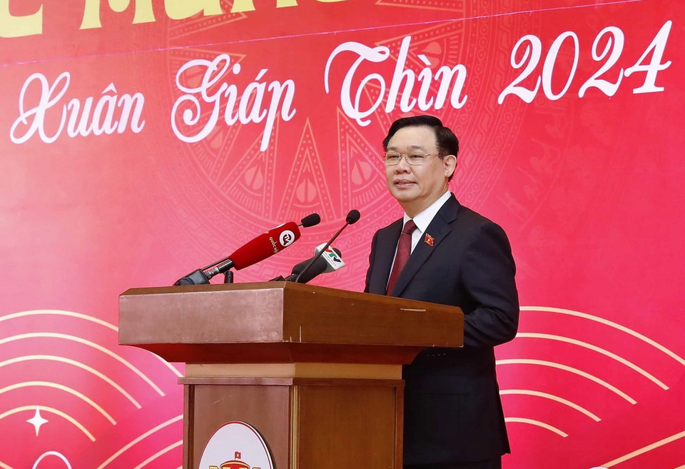 Chủ tịch Quốc hội Vương Đình Huệ chúc Tết cán bộ, công chức, viên chức, người lao động Văn phòng Quốc hội và các cơ quan của Quốc hội. (Ảnh: Nhan Sáng/TTXVN)