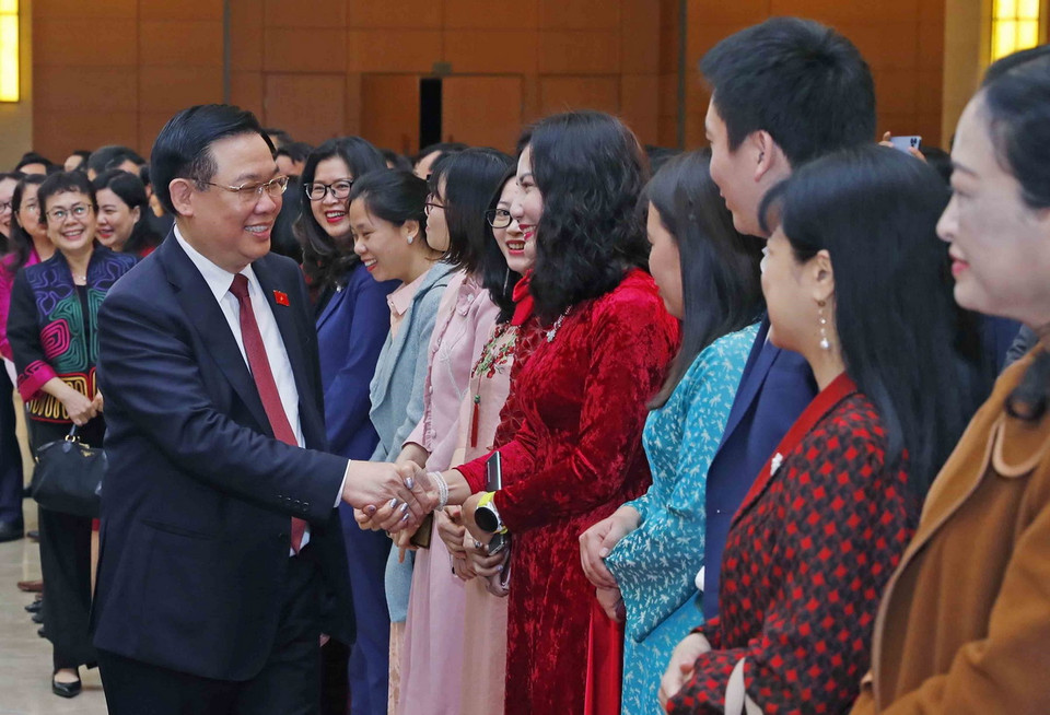Sáng 15/2 (mùng 6 tháng Giêng), tại Hà Nội, Chủ tịch Quốc hội Vương Đình Huệ gặp mặt, chúc Tết cán bộ, công chức, viên chức, người lao động Văn phòng Quốc hội và các cơ quan của Quốc hội nhân dịp đầu Xuân Giáp Thìn 2024. (Ảnh: Nhan Sáng/TTXVN)