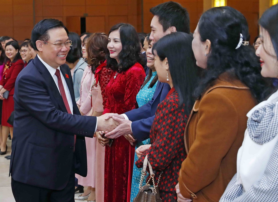 Chủ tịch Quốc hội Vương Đình Huệ chúc Tết cán bộ, công chức, viên chức, người lao động Văn phòng Quốc hội và các cơ quan của Quốc hội. (Ảnh: Nhan Sáng/TTXVN)