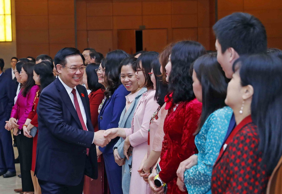 Sáng 15/2 (mùng 6 tháng Giêng), tại Hà Nội, Chủ tịch Quốc hội Vương Đình Huệ gặp mặt, chúc Tết cán bộ, công chức, viên chức, người lao động Văn phòng Quốc hội và các cơ quan của Quốc hội nhân dịp đầu Xuân Giáp Thìn 2024. (Ảnh: Nhan Sáng/TTXVN)