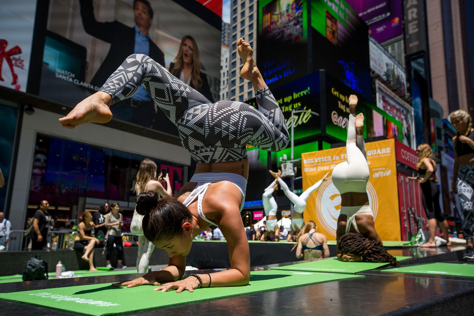 Yoga được biết đến nhờ khả năng phòng bệnh, tăng cường sức khỏe, và chế ngự nhiều loại cảm xúc tiêu cực liên quan đến cuộc sống. (Nguồn: THX/TTXVN)