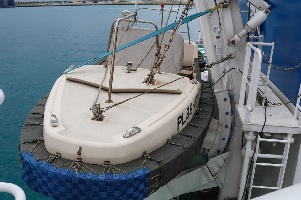 Tàu còn được trang bị hai xuồng cao tốc để hỗ trợ thực hiện nhiệm vụ tuần tra thực thi chủ quyền. (Ảnh: Trần Thúy Hà/Vietnam+)