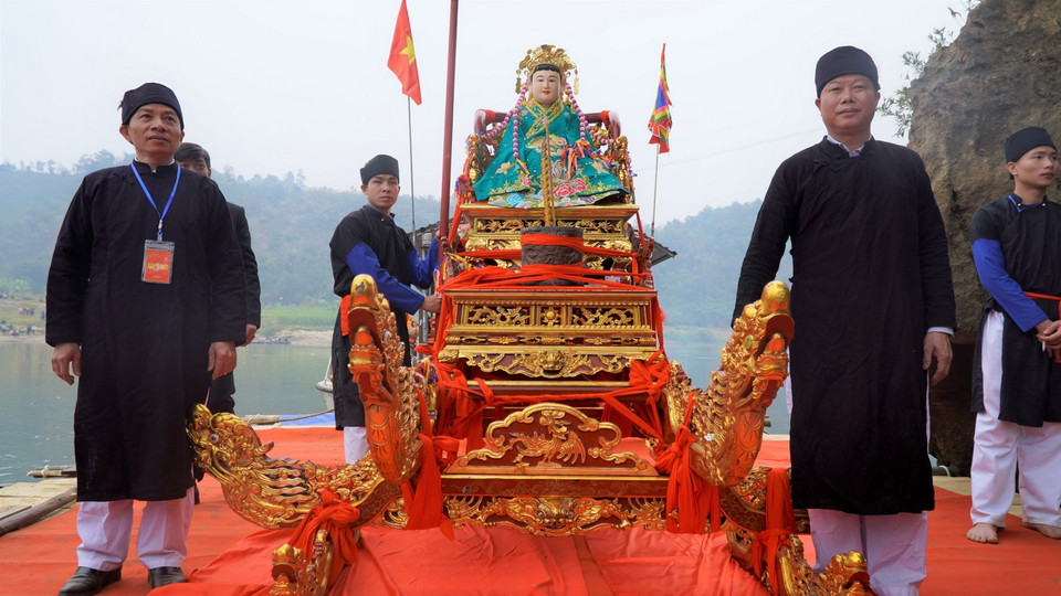 Theo quan niệm của đồng bào Tày xã Đông Cuông và các vùng lân cận, nghi lễ rước Mẫu là hình thức tái hiện lễ cưới lại "của Mẫu với Đức Ông.” (Ảnh: Việt Dũng/TTXVN)