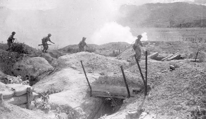 Trong thời gian mở đợt tấn công thứ 2, quân ta vừa dùng lực lượng nhỏ vây ép đánh lấn dưới mặt đất, vừa bắn máy bay, triệt nguồn tiếp tế, tiếp viện của địch. (Ảnh: Tư liệu TTXVN)