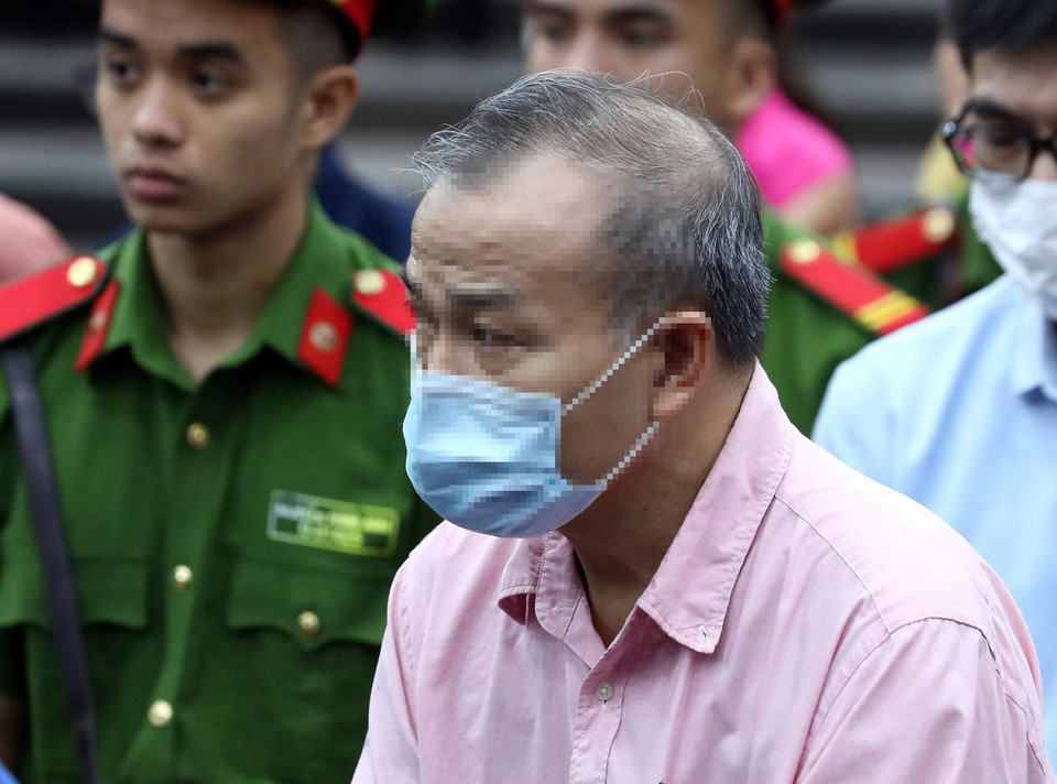 Bị cáo Vũ Hồng Nam, cựu Đại sứ Việt Nam tại Nhật Bản, nghe tòa tuyên án. (Ảnh: Phạm Kiên/TTXVN)