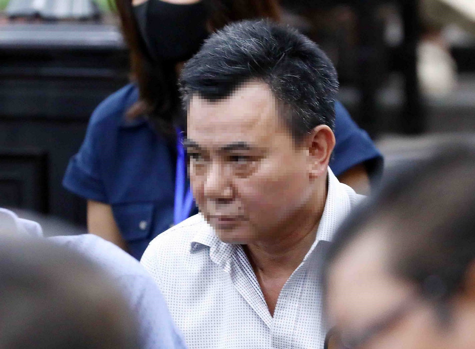 Bị cáo Nguyễn Anh Tuấn, cựu Phó Giám đốc Công an thành phố Hà Nội, nghe tòa tuyên án. (Ảnh: Phạm Kiên/TTXVN)