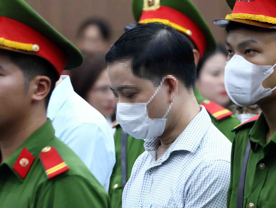 Bị cáo Phạm Trung Kiên, cựu Thư ký Thứ trưởng Bộ Y tế, nghe tòa tuyên án. (Ảnh: Phạm Kiên/TTXVN)