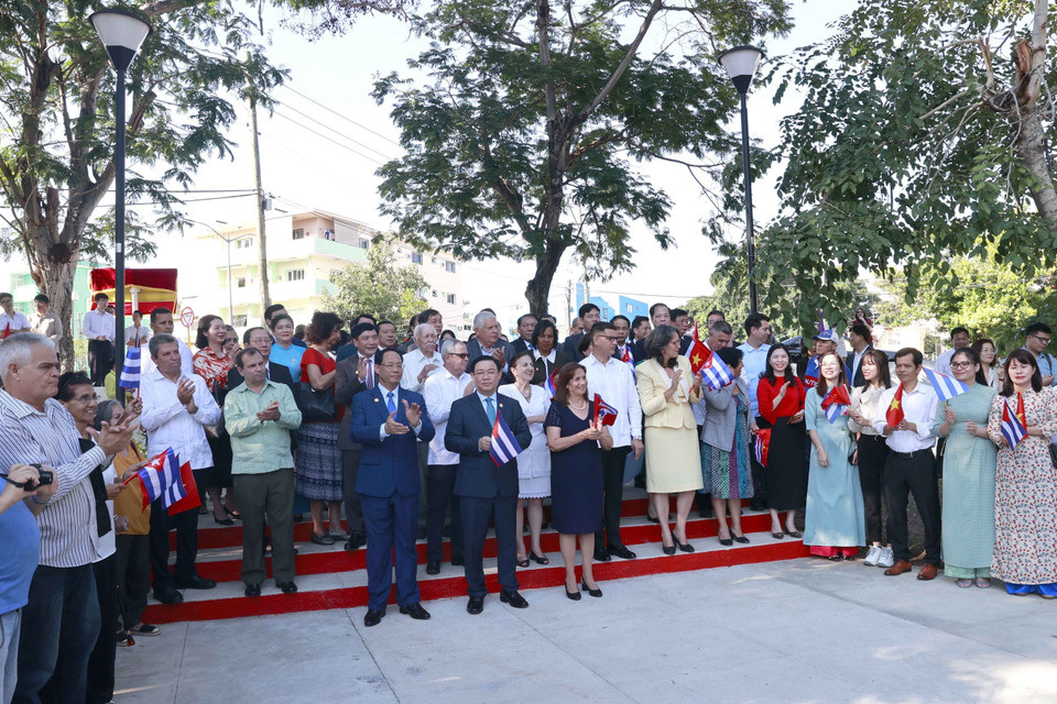 Chủ tịch Quốc hội Vương Đình Huệ và đại biểu dự buổi lễ. (Ảnh: Doãn Tấn/TTXVN)