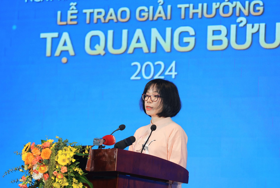 Tiến sỹ Nguyễn Thị Kim Thanh, tác giả đoạt giải Tạ Quang Bửu năm 2024 phát biểu. (Ảnh: Hoàng Hiếu/TTXVN)