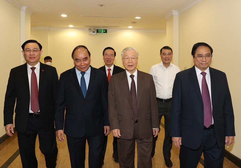 Tổng Bí thư Nguyễn Phú Trọng, cùng các đồng chí lãnh đạo Đảng và Nhà nước đến dự hội nghị. (Ảnh: Trí Dũng/TTXVN)