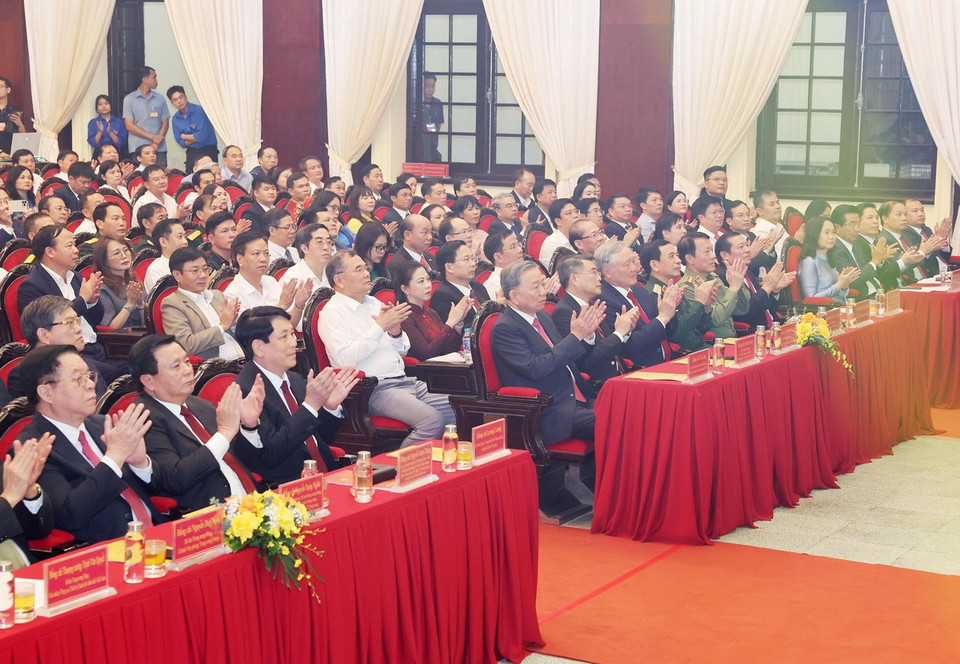 Tổng Bí thư, Chủ tịch nước Tô Lâm cùng các Lãnh đạo Đảng, Nhà nước dự Lễ trao giải Cuộc thi Chính luận về bảo vệ nền tảng tư tưởng của Đảng lần thứ tư. (Ảnh: Lâm Khánh/TTXVN)