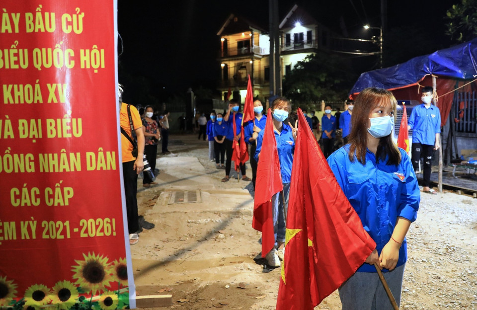 Sau lệnh dỡ bỏ cách ly thôn Lỗ Giao, người dân nơi đây đã trở lại trạng thái bình thường. (Ảnh: Thành Đạt/TTXVN) 