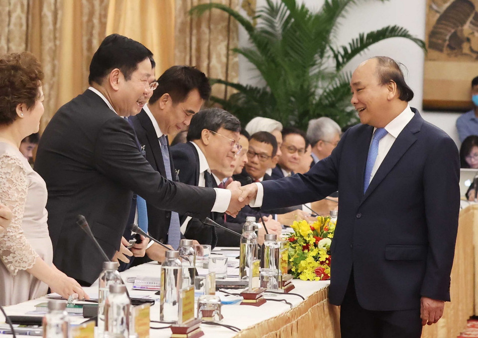 Thủ tướng Nguyễn Xuân Phúc với các đại biểu dự cuộc “Đối thoại 2045.” (Ảnh: Thống Nhất/TTXVN)