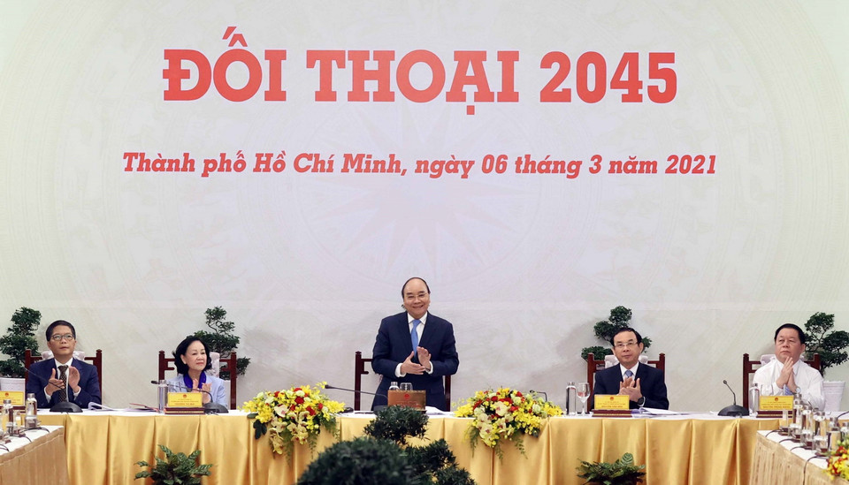 Thủ tướng Nguyễn Xuân Phúc chủ trì cuộc “Đối thoại 2045.” (Ảnh: Thống Nhất/TTXVN)