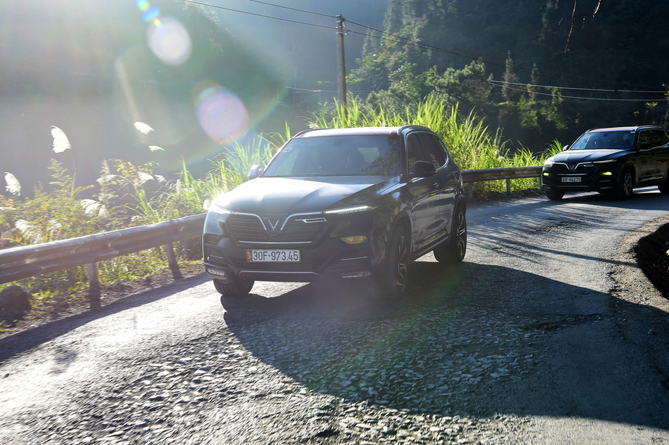 Nằm kế bên Lũng Cú, dốc Pải Lủng tuyệt đẹp nằm lọt thỏm giữa những đỉnh núi đá cao ngất.