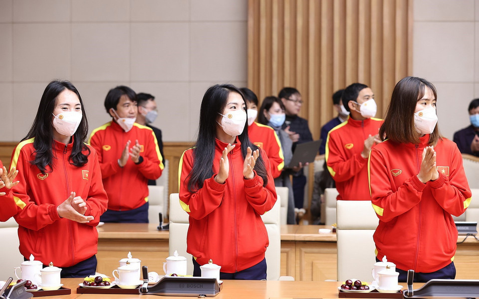 Các cầu thủ Đội tuyển Nữ Việt Nam tham dự buổi gặp. (Ảnh: Dương Giang/TTXVN)