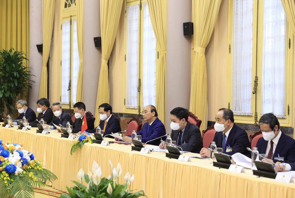 Chủ tịch nước Nguyễn Xuân Phúc và Đoàn đại biểu cấp cao Việt Nam tham dự hội đàm. (Ảnh: Thống Nhất/TTXVN)