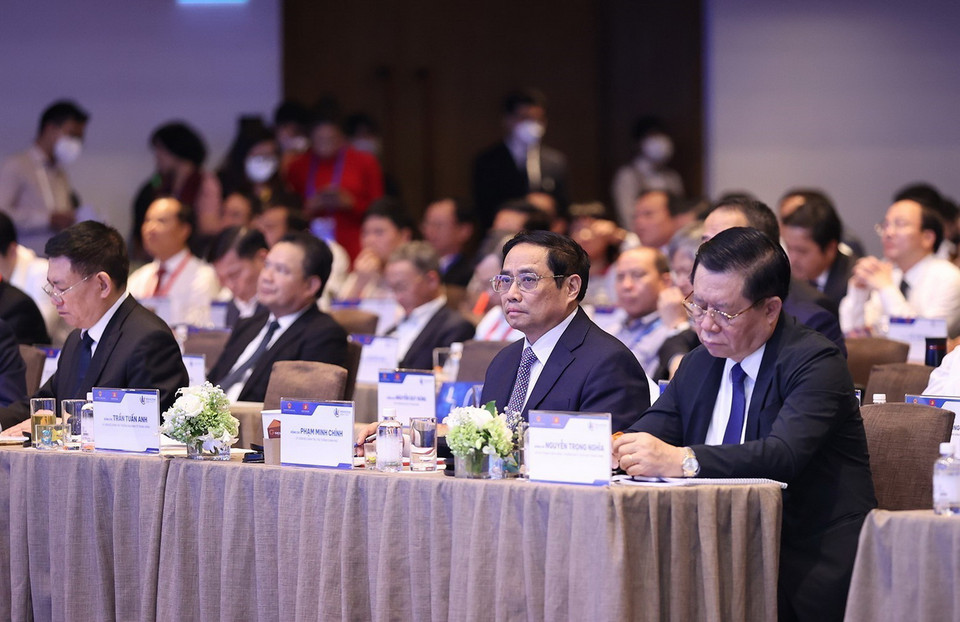 Thủ tướng Phạm Minh Chính và các đại biểu dự Diễn đàn Kinh tế Việt Nam lần thứ tư. (Ảnh: Dương Giang/TTXVN)