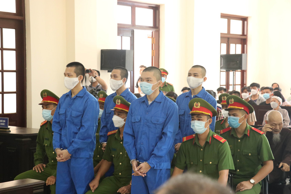 Nhưng do nhiều người được triệu tập vắng mặt, Chủ tọa phiên tòa đã tuyên hoãn để đảm bảo quyền và lợi ích hợp pháp cho bị cáo và những người có quyền, nghĩa vụ liên quan. (Ảnh: Bùi Giang/TTXVN)