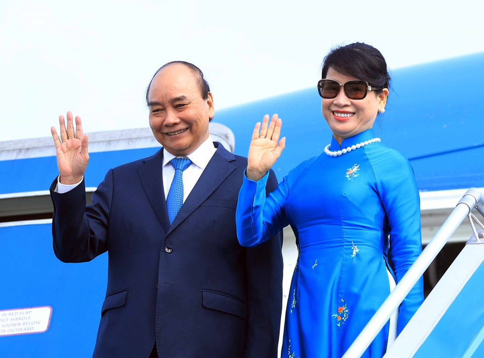 Chủ tịch nước Nguyễn Xuân Phúc và Phu nhân tại sân bay Quốc tế Nội Bài. (Ảnh: Thống Nhất/TTXVN)