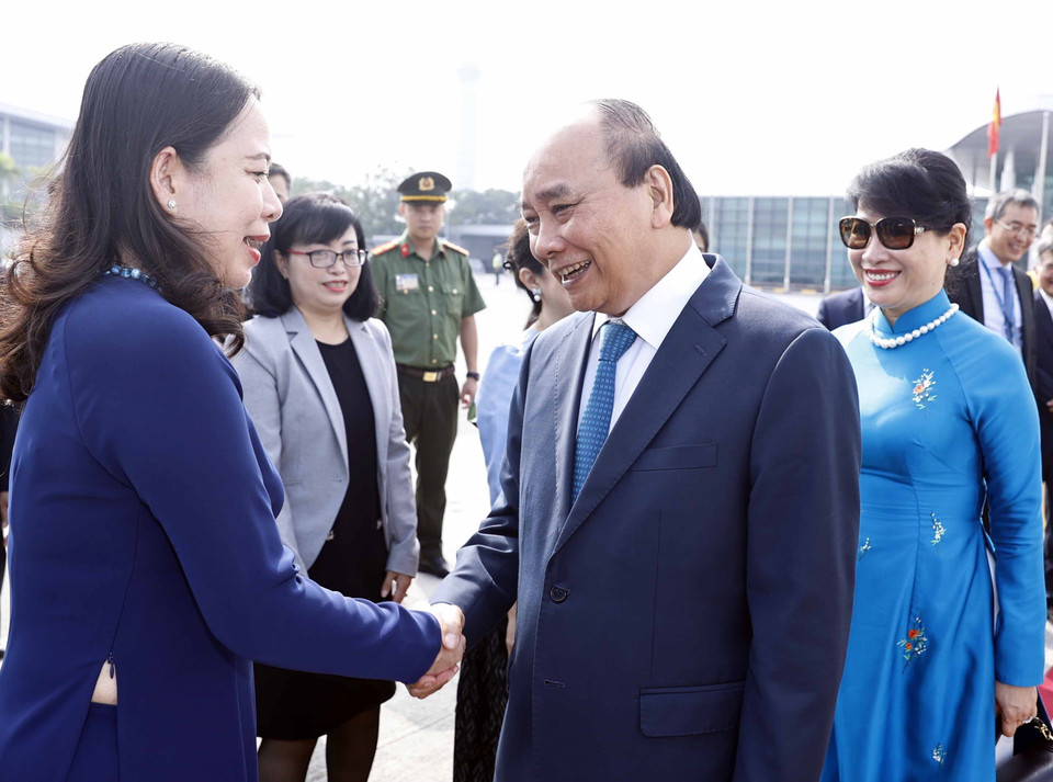 Lễ tiễn Chủ tịch nước Nguyễn Xuân Phúc và Phu nhân tại sân bay Quốc tế Nội Bài. (Ảnh: Thống Nhất/TTXVN)