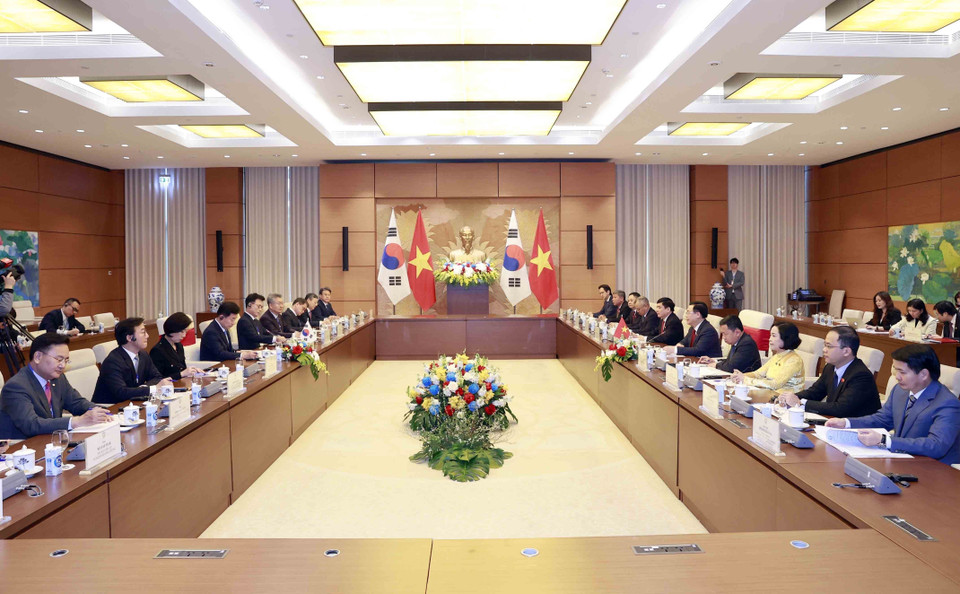 Chủ tịch Quốc hội Vương Đình Huệ hội đàm với Chủ tịch Quốc hội Hàn Quốc Kim Jin-pyo. (Ảnh: Doãn Tấn/TTXVN)