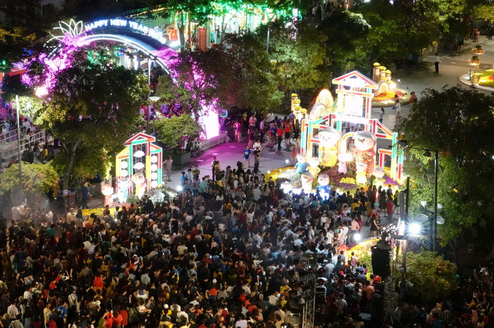 Đường hoa Tết Kỷ Hợi 2019. (Ảnh: Thanh Vũ/TTXVN)