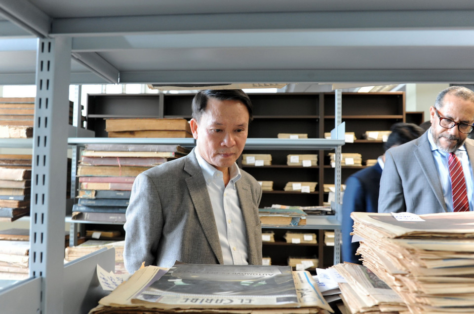  Tổng giám đốc TTXVNNguyễn Đức Lợi thăm Thư viện Quốc gia Cộng hòa Dominicana. (Ảnh: Lê Hà/TTXVN)