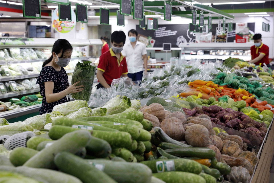 Tiêu thụ hàng nông sản phục vụ người tiêu dùng trong thời gian giãn cách xã hội. (Ảnh: Trần Việt/TTXVN)