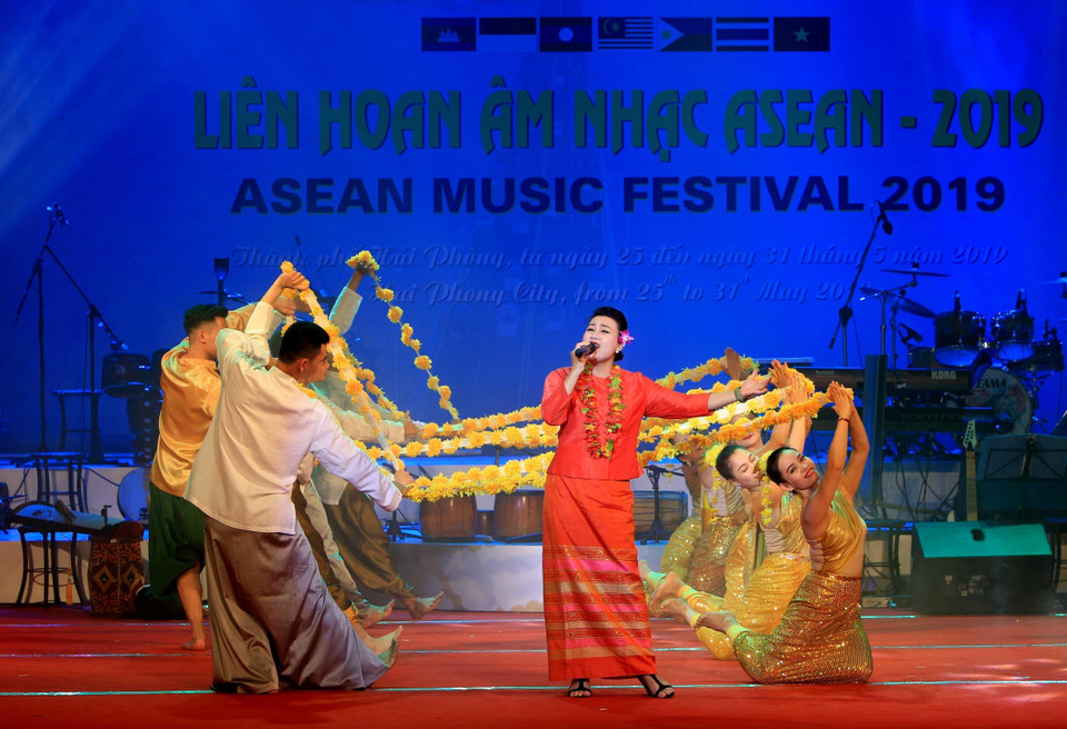 Biểu diễn văn nghệ trong Lễ khai mạc Liên hoan Âm nhạc ASEAN năm 2019 tại Hải Phòng, tối 25/5/2019. (Ảnh: An Đăng/TTXVN)