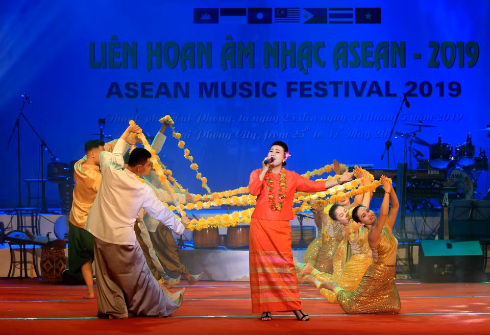 Biểu diễn văn nghệ trong Lễ khai mạc Liên hoan Âm nhạc ASEAN năm 2019 tại Hải Phòng, tối 25/5/2019. (Ảnh: An Đăng/TTXVN)